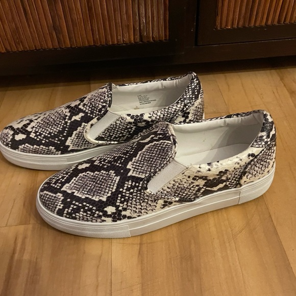Platform snakeskin sneakers Size 11 JustFab Slip on Eloise - Picture 2 of 12